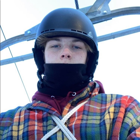 Profile Picture of Andrew Goodearl (@andrewgoodearl) on Poshmark