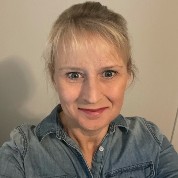 Profile Picture of Wendy Poole (@wendy_poole) on Poshmark