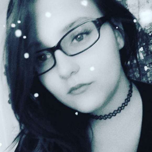 Haileigh Cozzone - Poshmark Profile Picture of Haileigh Cozzone (@haileighcozzone) on Poshmark