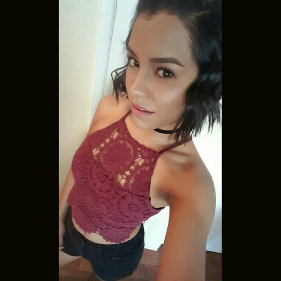 Profile Picture of Elizabeth Campos (@ecamp21) on Poshmark