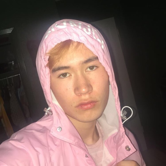 Profile Picture of Andrew Hinman (@asiankid512) on Poshmark