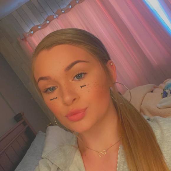 Profile Picture of Sara-ashley Matteson (@3301sam) on Poshmark