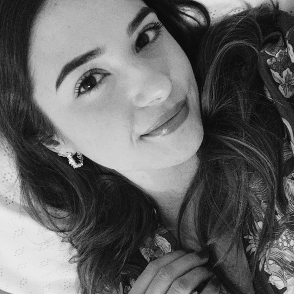 Profile Picture of Karolina Zubek (@karolinaaz) on Poshmark