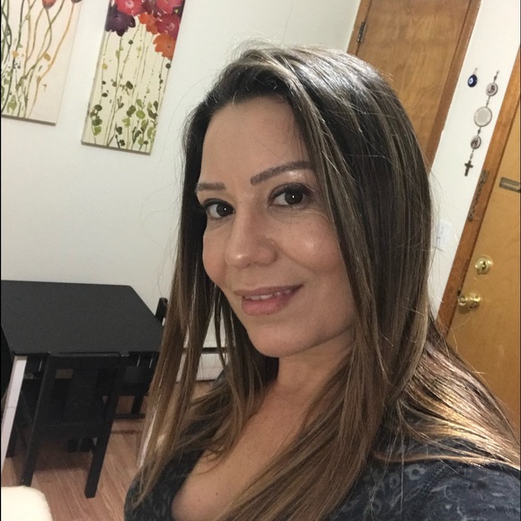 Profile Picture of Joelma Depaula (@jojuju300) on Poshmark