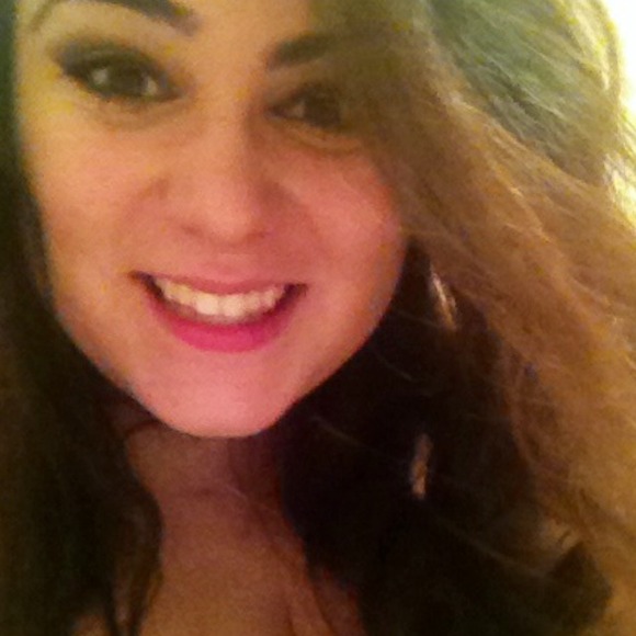 Profile Picture of Nicolette Coiro (@nicolettecoiro) on Poshmark