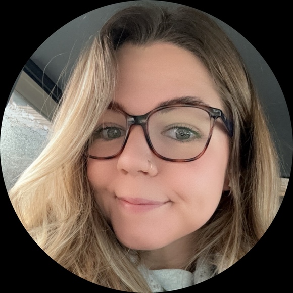 Profile Picture of Ali Konnerth (@alikay30) on Poshmark
