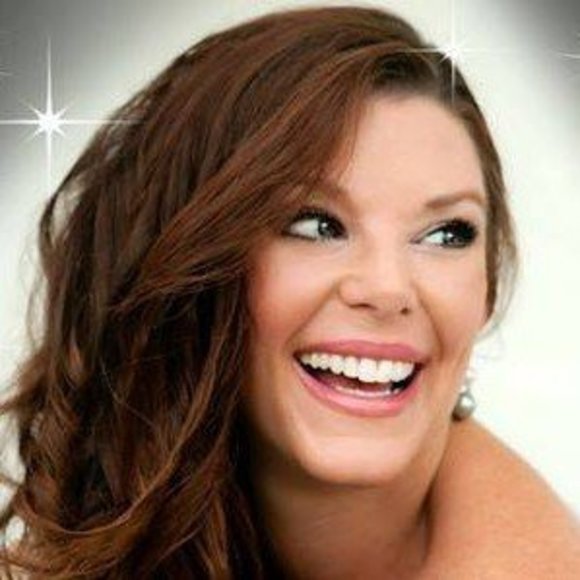 Profile Picture of Kim Emery-poulin (@kpoulin1217) on Poshmark