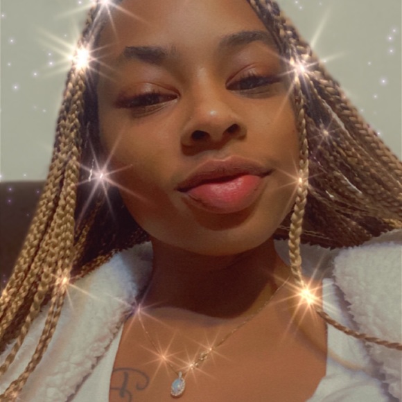 Profile Picture of Shaunte Woods (@minniehunney) on Poshmark