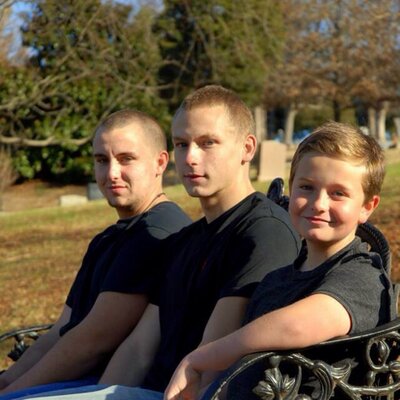 Profile Picture of Lisa Goolsby (@lisagool) on Twitter