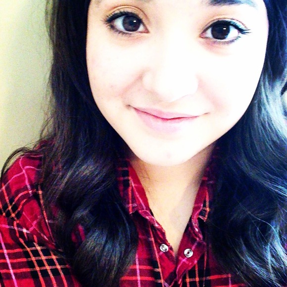 Profile Picture of Katana Biehn (@katanabiehn) on Poshmark