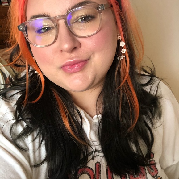 Profile Picture of Elise Kouris (@emkouris713) on Poshmark