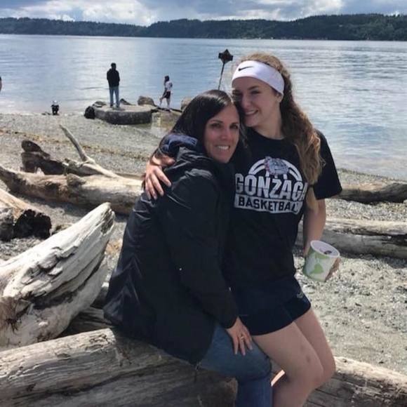 Profile Picture of Ashley Contonio (@ashcontonio) on Poshmark