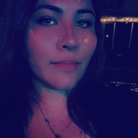 Profile Picture of Tina Zepeda (@tinadianazl8) on Poshmark