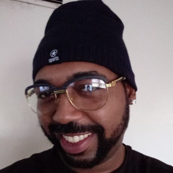 Profile Picture of Steven Moreland (@stevenmoreland) on Poshmark