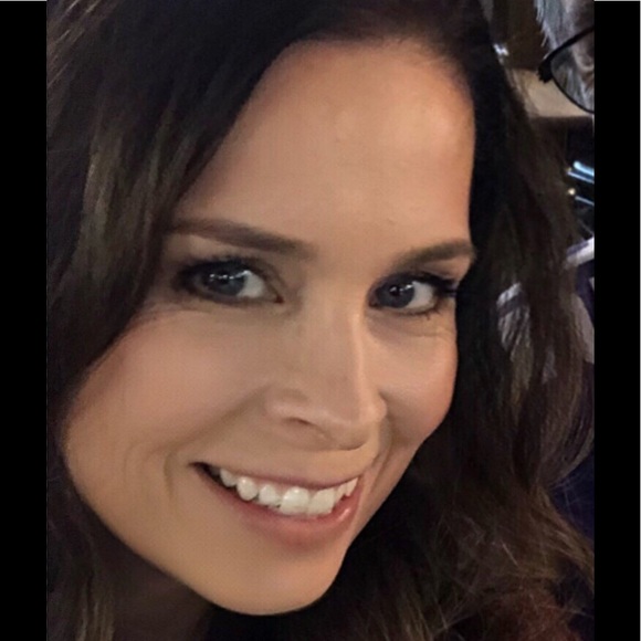 Profile Picture of Susie Omang (@susieo11) on Poshmark