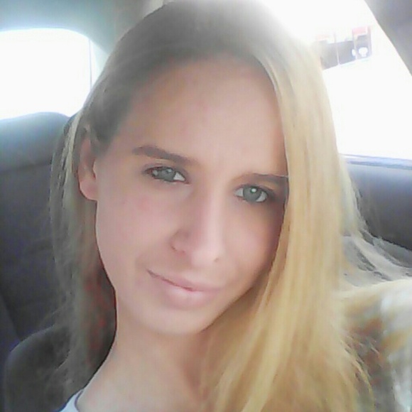 Profile Picture of Christen Tindell (@christen87) on Poshmark
