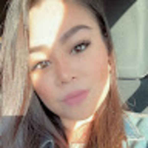 Profile Picture of Abigail Deyro (@abigail_deyro) on Poshmark