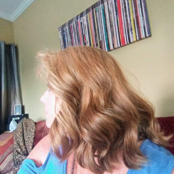 Profile Picture of Donna Woolfolk (@auntiedonnie) on Poshmark