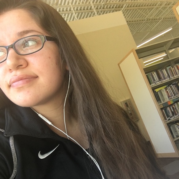 Katie Squirrel - Poshmark Profile Picture of Katie Squirrel (@ksquirrel) on Poshmark