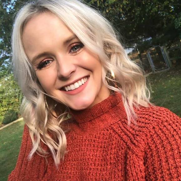 Profile Picture of Ashlan Asbill (@ashlan_jane) on Poshmark