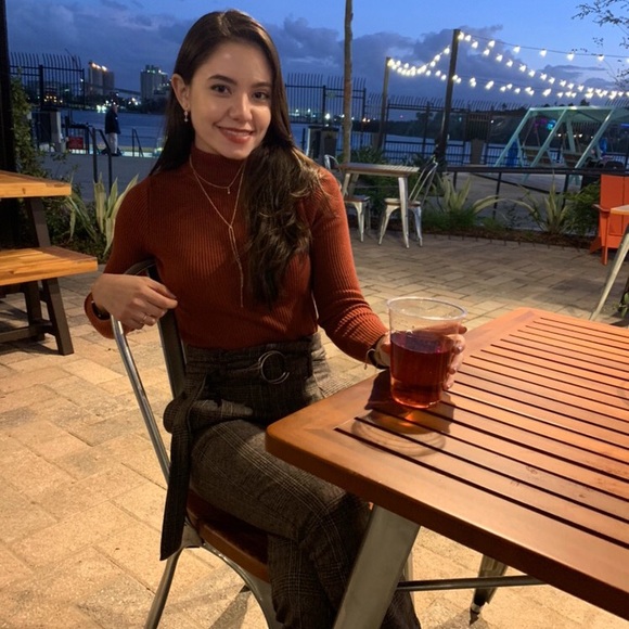 Profile Picture of Adriana Echevarria (@adrianae819) on Poshmark