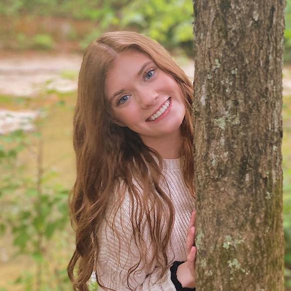 Profile Picture of Hailey Ray (@haileyray746) on Poshmark