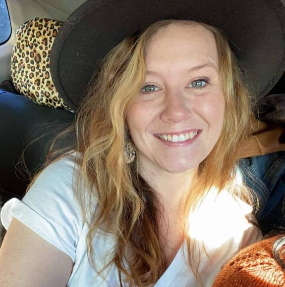 Profile Picture of Sarah Setzer (@sarahstzr) on Poshmark