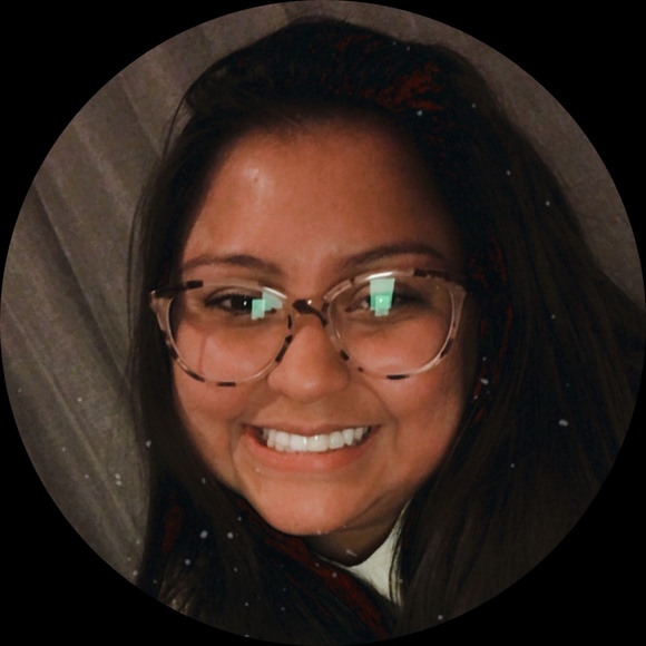 Profile Picture of Monique Biddle (@mo_biddle) on Poshmark