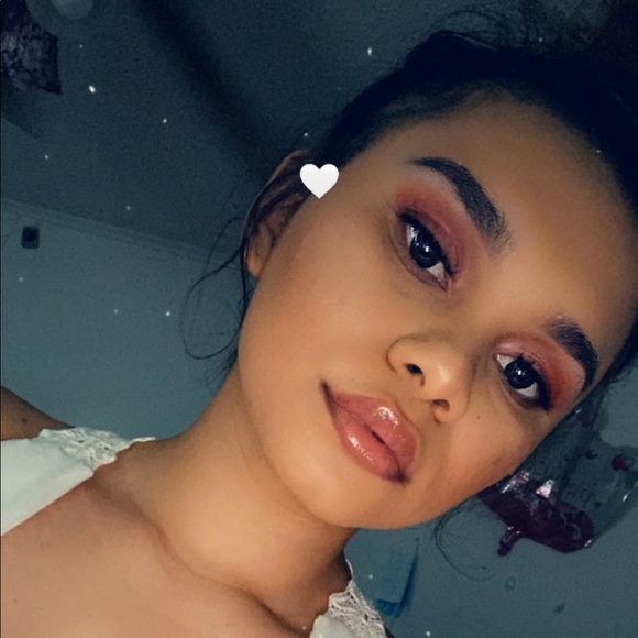 Profile Picture of Katherine Aguirre (@the_princesss) on Poshmark