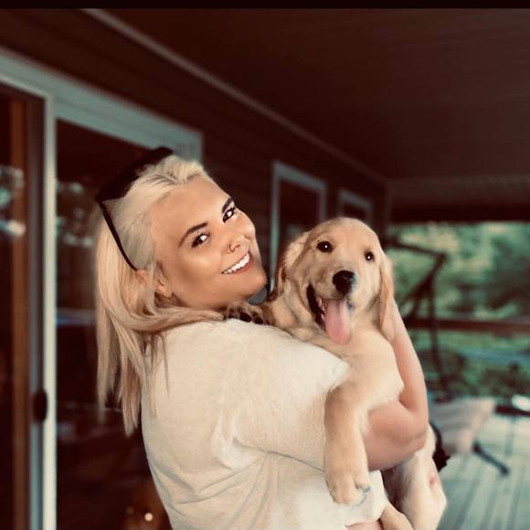 Profile Picture of Paige Gaylord (@paigegaylord) on Poshmark