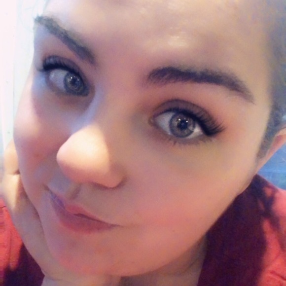 Profile Picture of Stephanie Cailler (@xostephxo107) on Poshmark