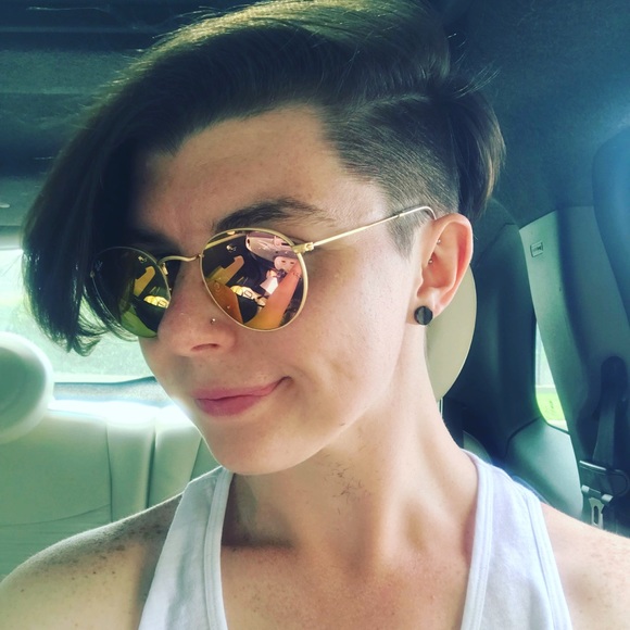 Profile Picture of Becca Mitschke (@mitschke19) on Poshmark