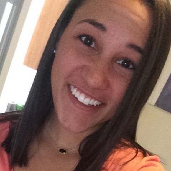 Profile Picture of Rachael Heard (@rdheard) on Poshmark