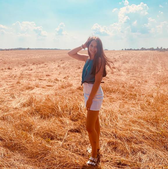 Profile Picture of Samantha Konermann (@mannyraekon) on Poshmark