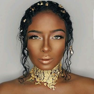 Profile Picture of  🌺 Crees.eyes  🌺 (@crees_eyes) on Twitter