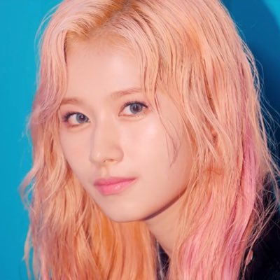 Profile Picture of MinHOE (@_HwangLeeYeon) on Twitter