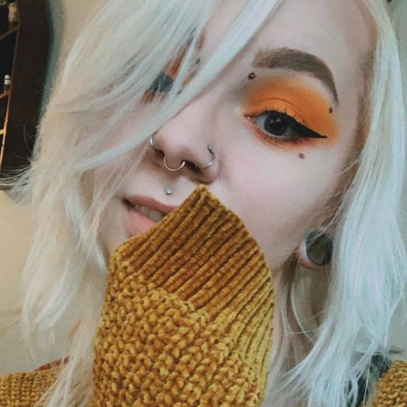 Profile Picture of Briana Fingerlow (@brianafingerlow) on Poshmark