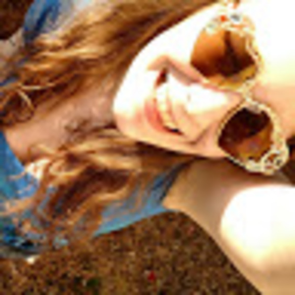 Profile Picture of Allison Chaney (@whimsacle) on Poshmark