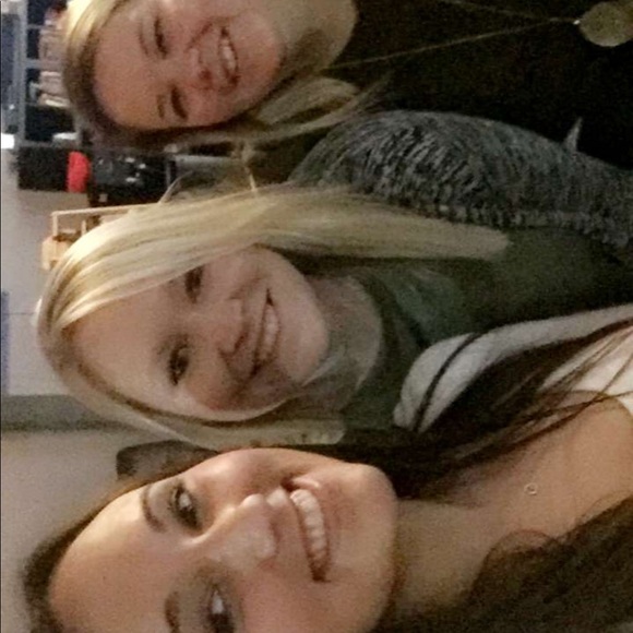 Profile Picture of Tori Budde (@budde022) on Poshmark