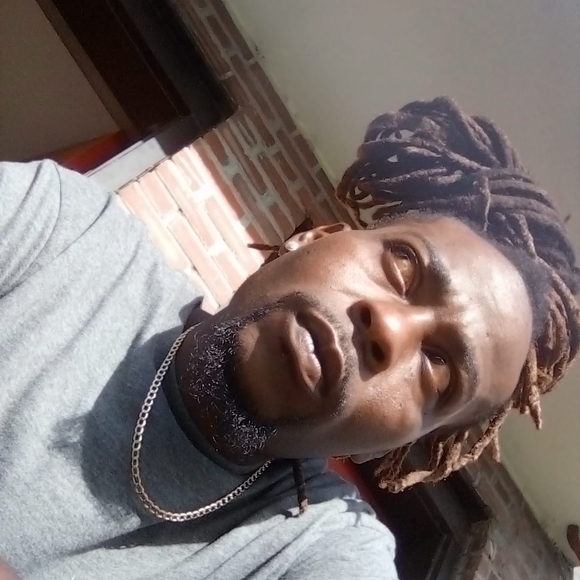 Profile Picture of Calvin Dillahunt (@calboskey) on Poshmark