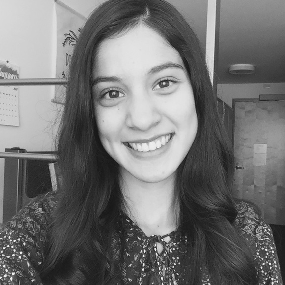 Profile Picture of Eunice Perez (@eunicep96) on Poshmark