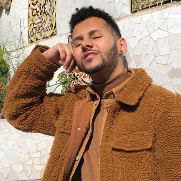 Profile Picture of Daniel Yohannes (@dkyohannes) on Poshmark