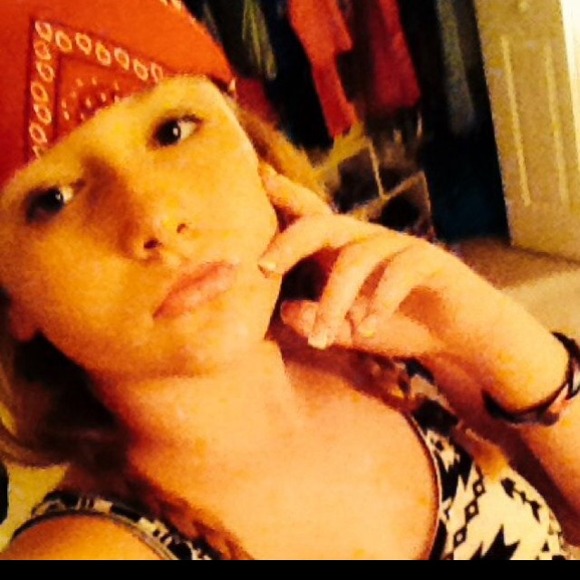 Bailee Verney - Poshmark Profile Picture of Bailee Verney (@baileexo) on Poshmark