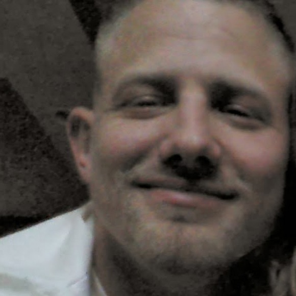 Profile Picture of Derek Gorton (@derekgorton) on Poshmark
