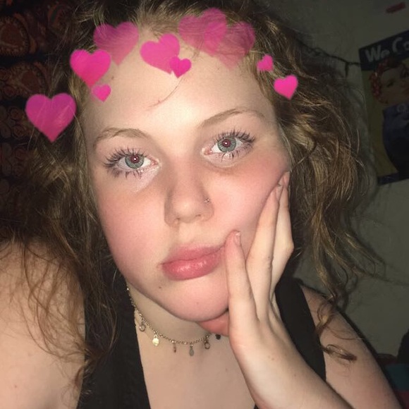 Profile Picture of Gracie Malenda (@graciemalenda) on Poshmark