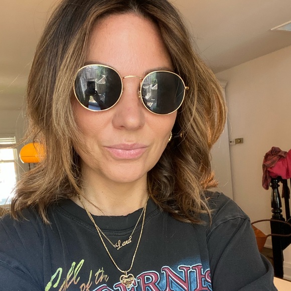 Profile Picture of Lara Shaw (@larashaw) on Poshmark