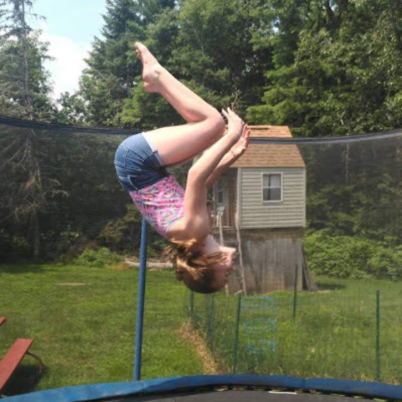 Profile Picture of Aleya Kompy (@aleyakomperud) on Poshmark