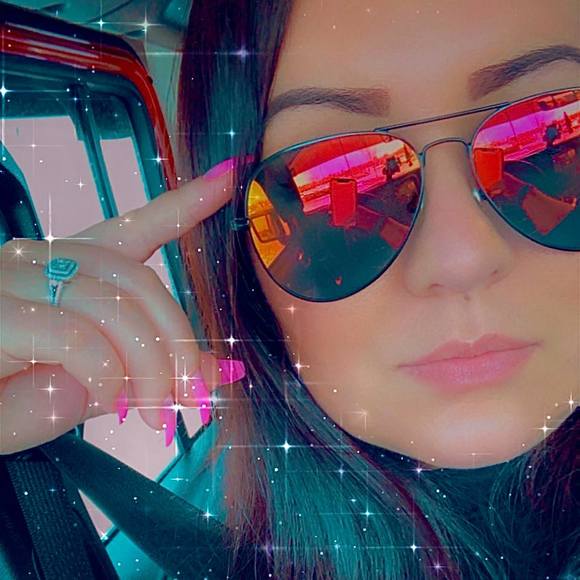 Profile Picture of Alexis Gadd (@aigadd) on Poshmark