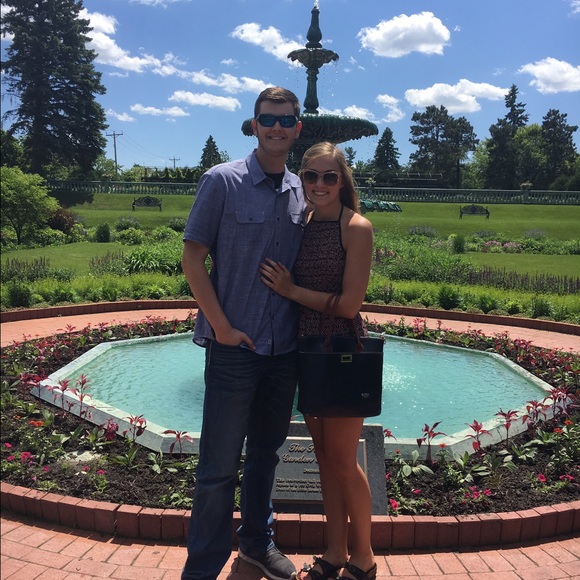 Profile Picture of Rachel Hinnenkamp (@raachmaarie) on Poshmark