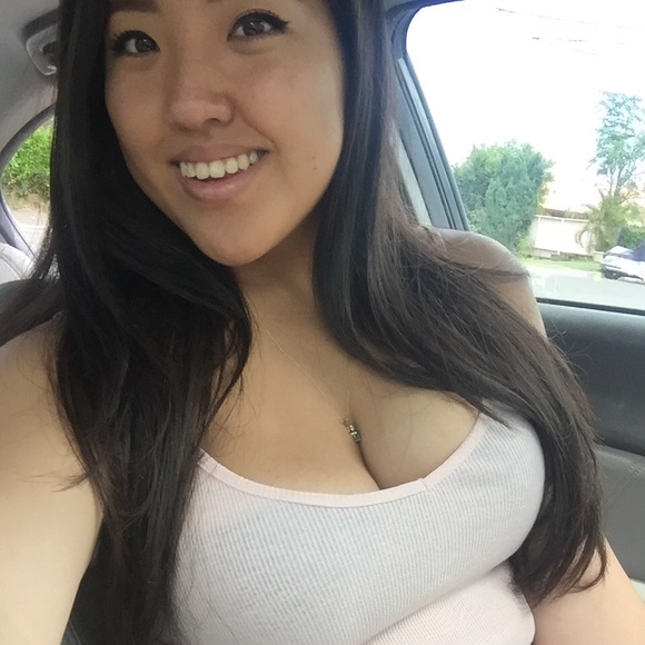 Profile Picture of Eva Huang (@evah__) on Poshmark